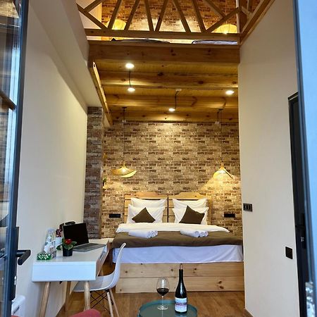 Berkri Gastro Yard & Guest House Yenokavan Ngoại thất bức ảnh