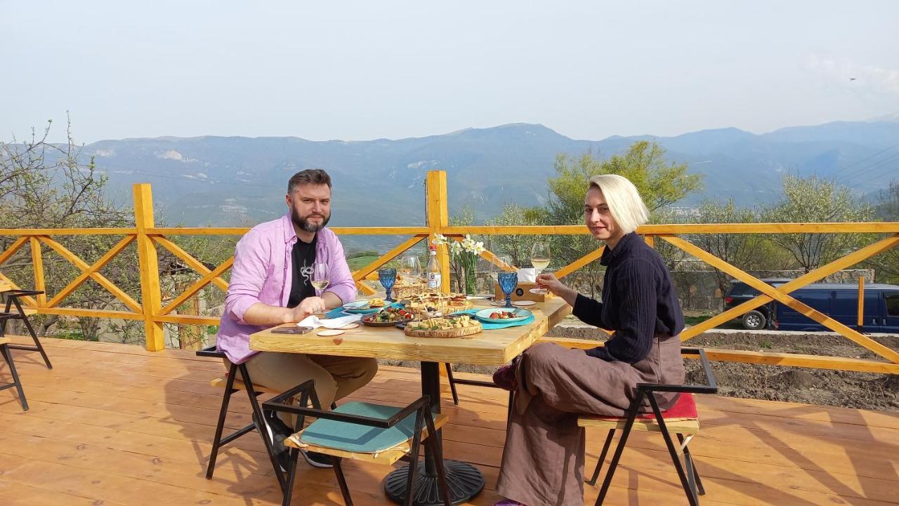 Berkri Gastro Yard & Guest House Yenokavan Ngoại thất bức ảnh