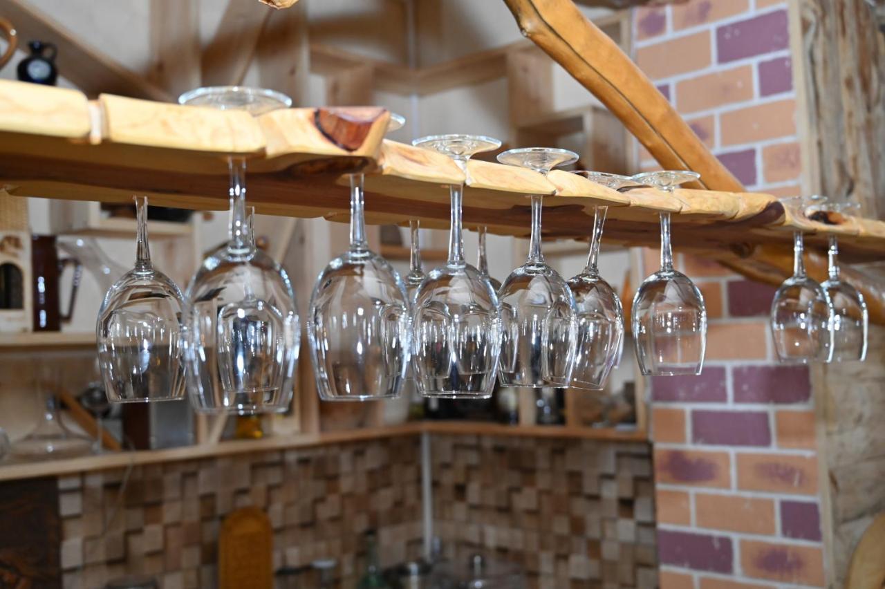 Berkri Gastro Yard & Guest House Yenokavan Ngoại thất bức ảnh