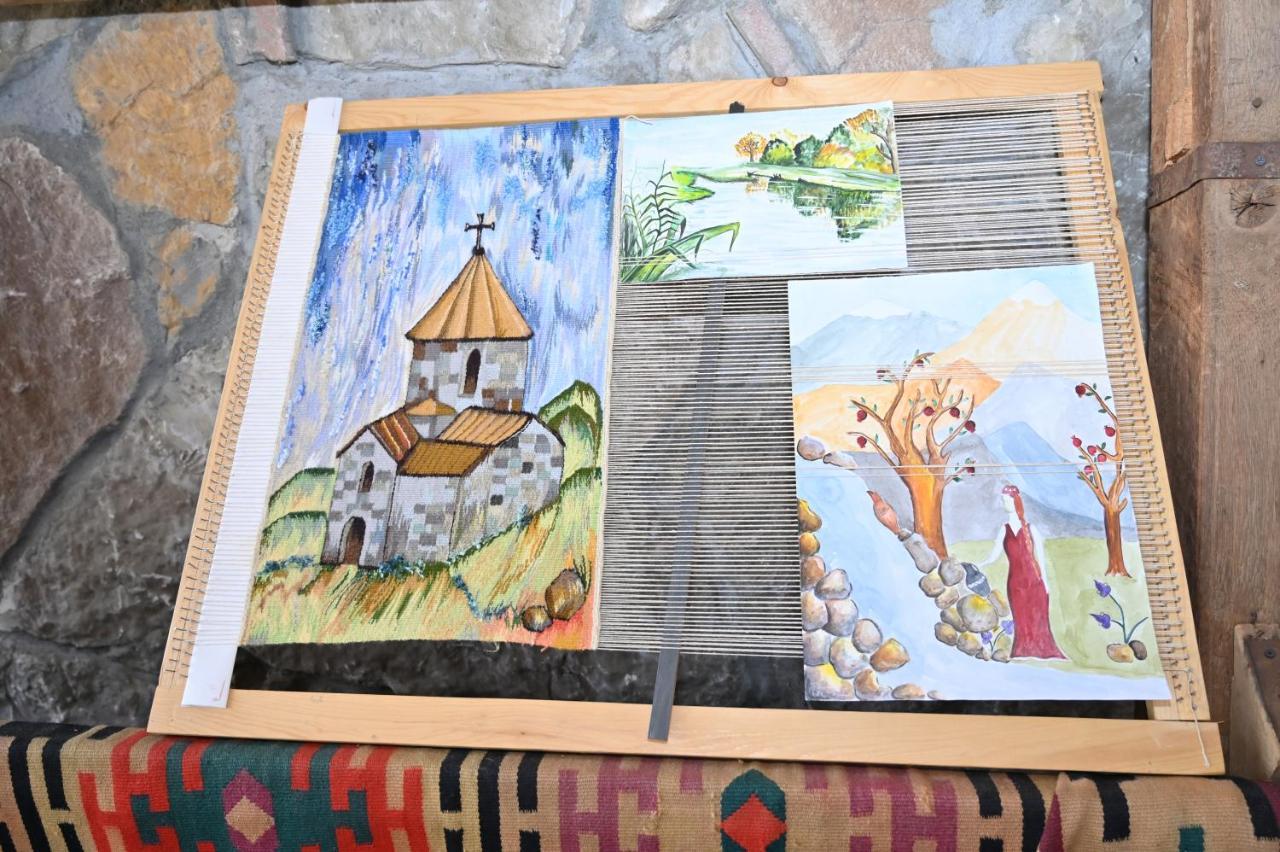 Berkri Gastro Yard & Guest House Yenokavan Ngoại thất bức ảnh