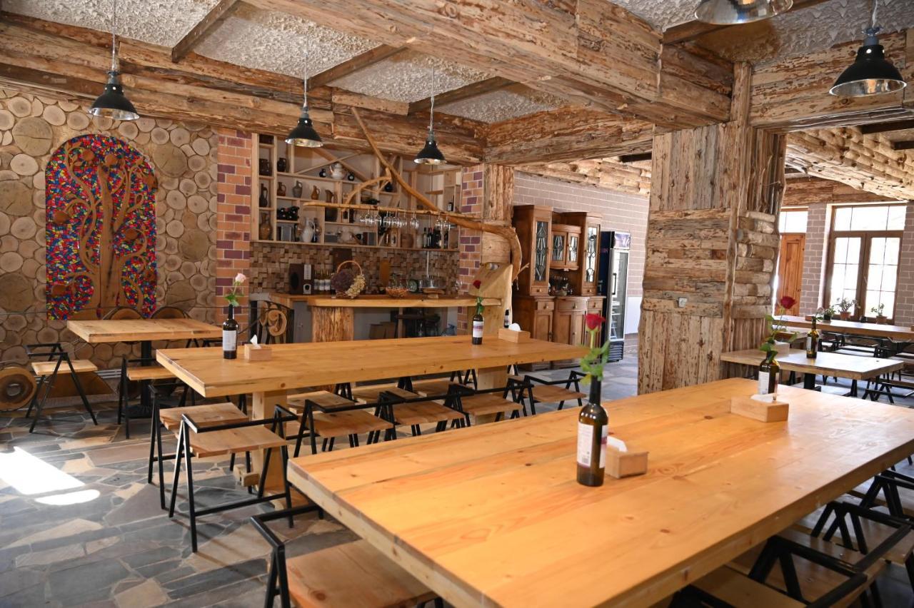 Berkri Gastro Yard & Guest House Yenokavan Ngoại thất bức ảnh