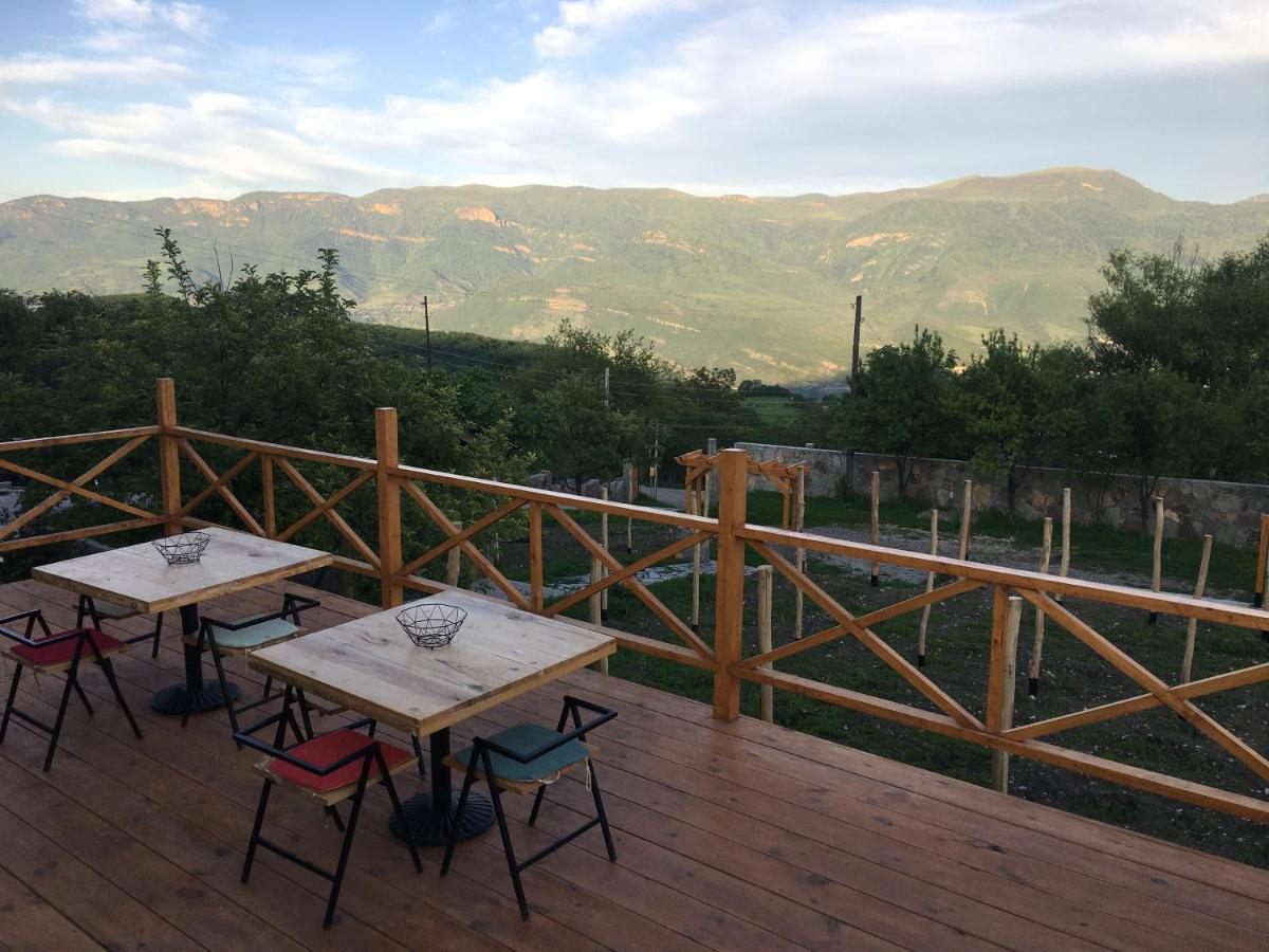 Berkri Gastro Yard & Guest House Yenokavan Ngoại thất bức ảnh