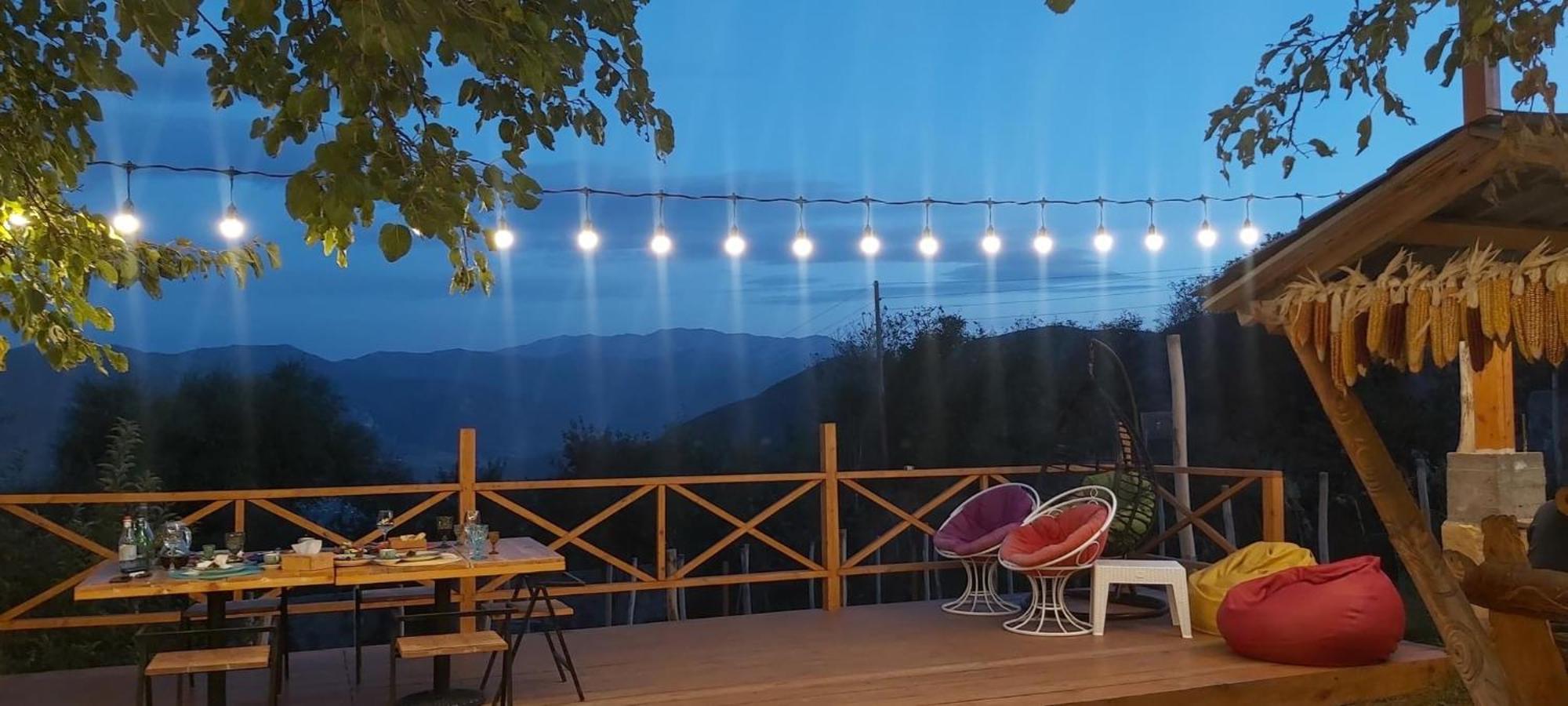 Berkri Gastro Yard & Guest House Yenokavan Ngoại thất bức ảnh