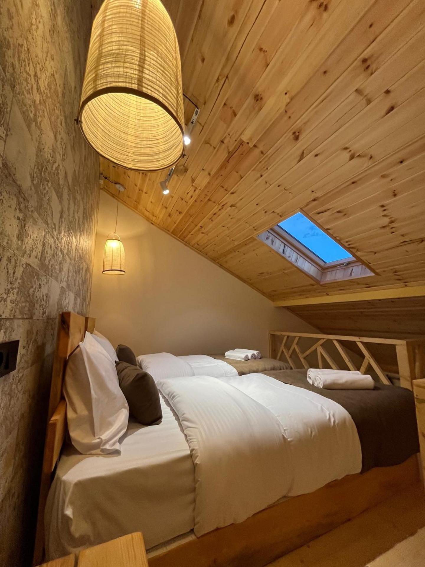 Berkri Gastro Yard & Guest House Yenokavan Ngoại thất bức ảnh