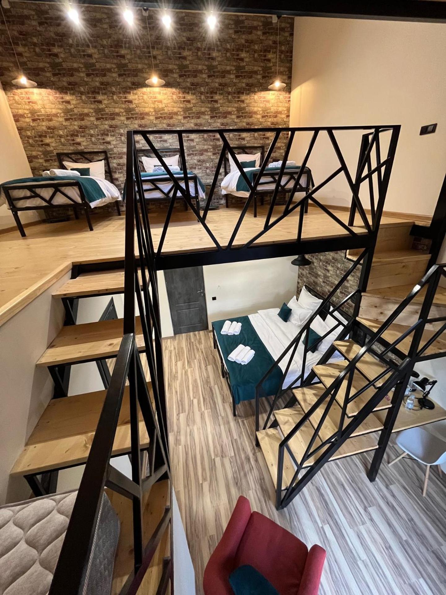 Berkri Gastro Yard & Guest House Yenokavan Ngoại thất bức ảnh